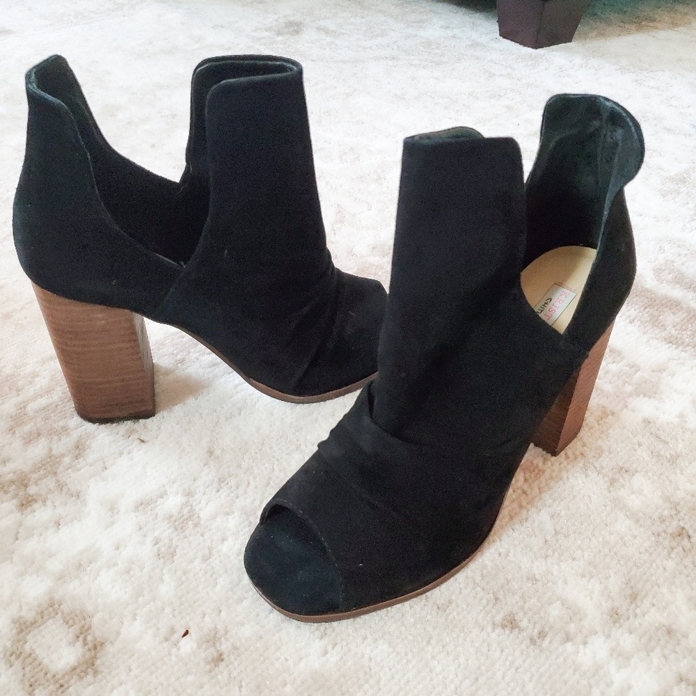 Black chinese laundry booties